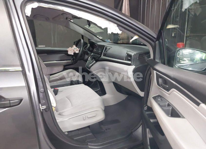 Photo 5 of 2018 Honda Odyssey LX (VIN 5FNRL6H29JB093935)