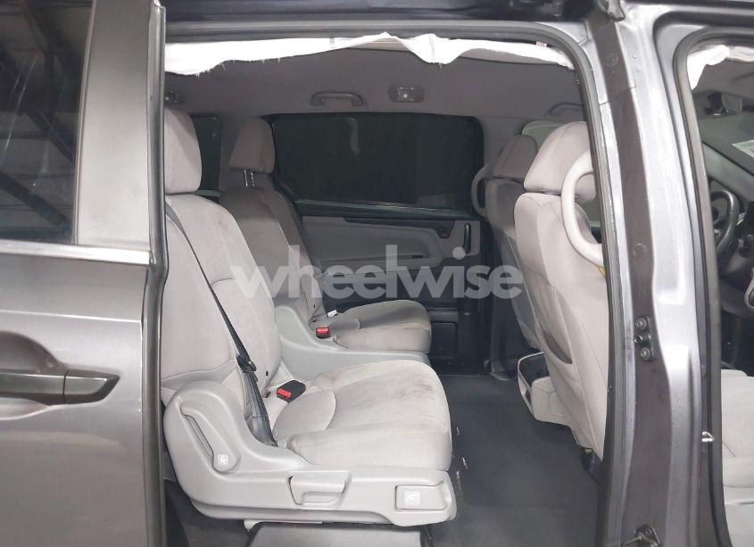 Photo 8 of 2018 Honda Odyssey LX (VIN 5FNRL6H29JB093935)