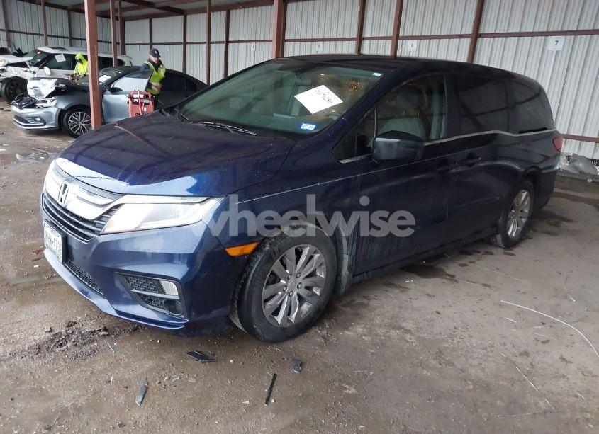 Photo 2 of 2019 Honda Odyssey LX (VIN 5FNRL6H29KB026723)