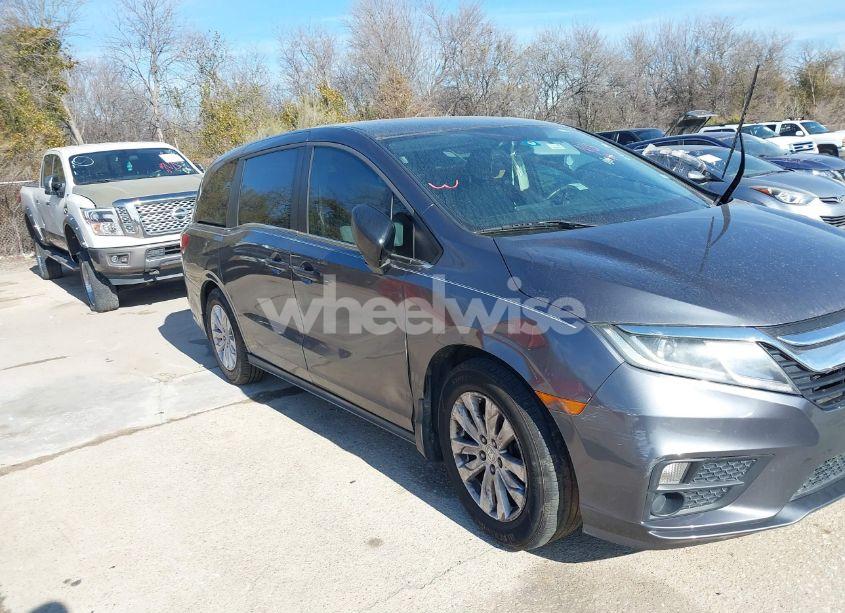 2018 Honda Odyssey LX (VIN 5FNRL6H2XJB041746) main photo