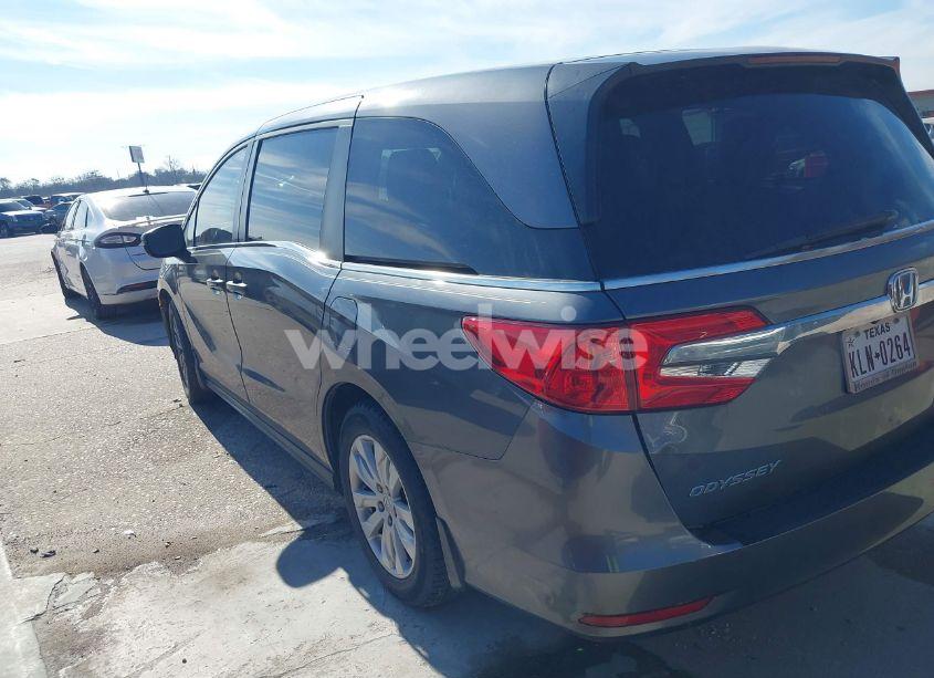 Photo 3 of 2018 Honda Odyssey LX (VIN 5FNRL6H2XJB041746)