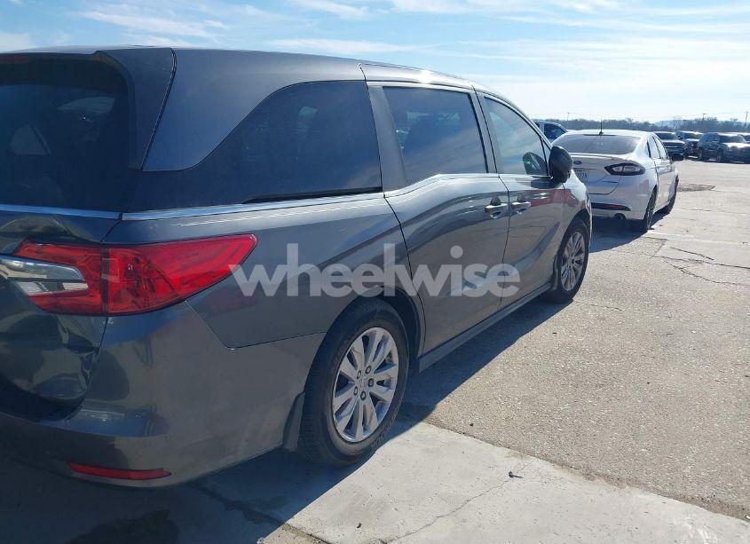 Photo 4 of 2018 Honda Odyssey LX (VIN 5FNRL6H2XJB041746)