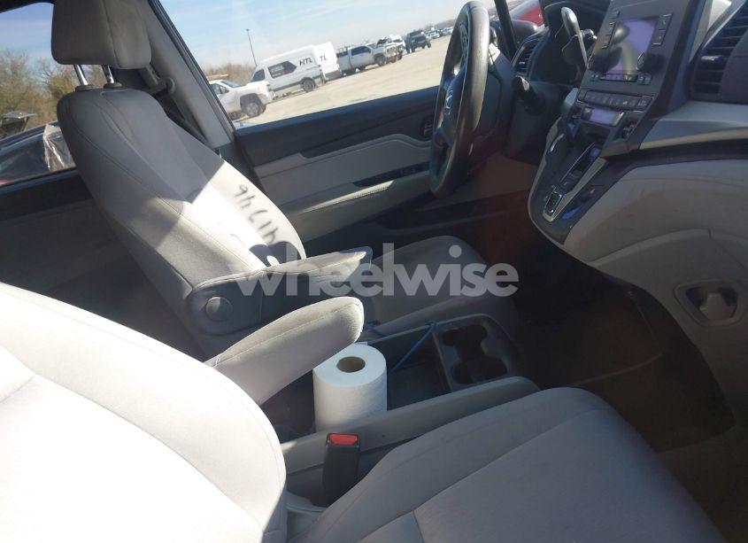 Photo 5 of 2018 Honda Odyssey LX (VIN 5FNRL6H2XJB041746)