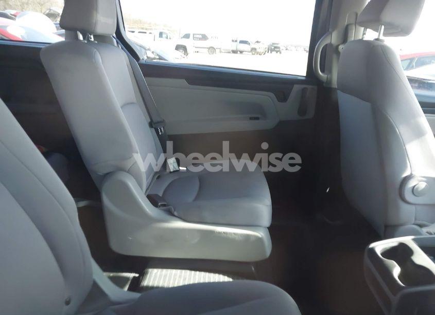 Photo 8 of 2018 Honda Odyssey LX (VIN 5FNRL6H2XJB041746)