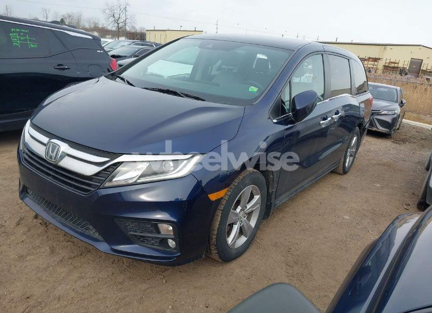 Photo 2 of 2018 Honda Odyssey EX (VIN 5FNRL6H50JB071459)