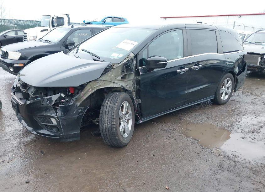 Photo 2 of 2018 Honda Odyssey EX (VIN 5FNRL6H50JB092117)