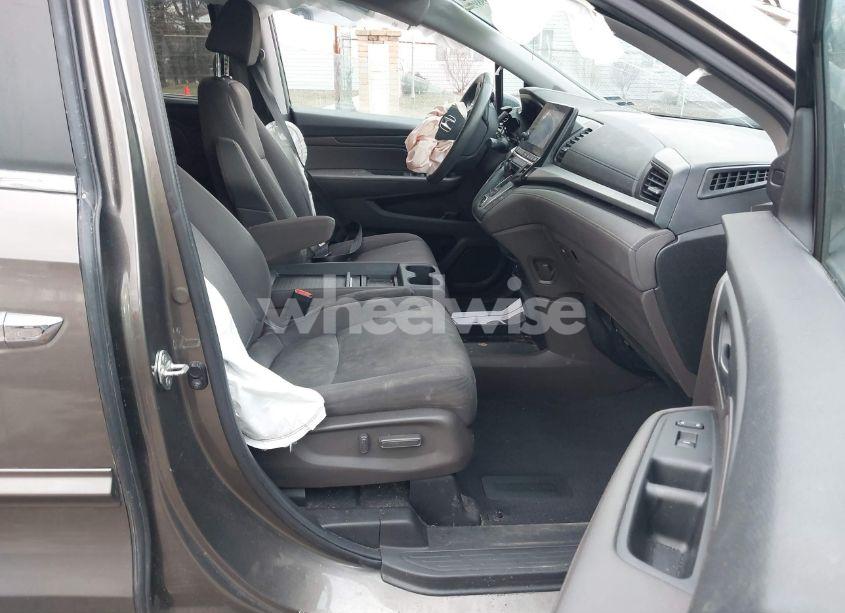 Photo 5 of 2019 Honda Odyssey EX (VIN 5FNRL6H50KB097304)