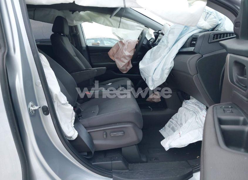 Photo 5 of 2019 Honda Odyssey EX (VIN 5FNRL6H51KB047317)