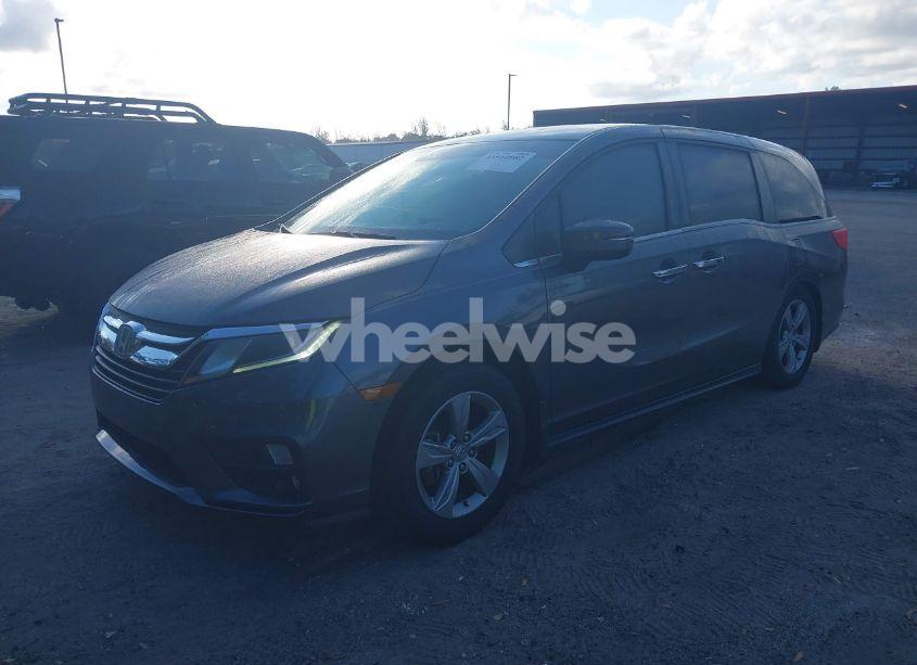 Photo 2 of 2018 Honda Odyssey EX (VIN 5FNRL6H53JB073948)