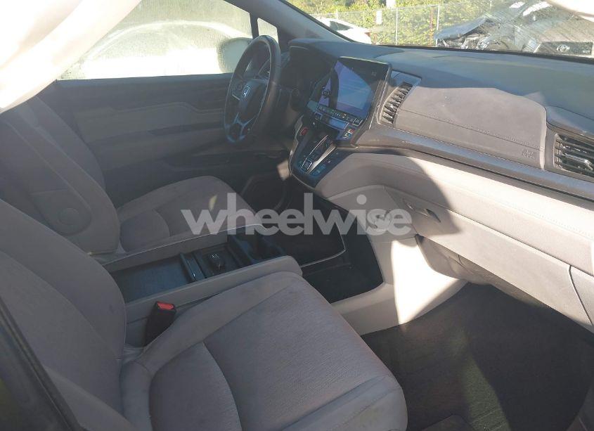 Photo 5 of 2018 Honda Odyssey EX (VIN 5FNRL6H53JB073948)