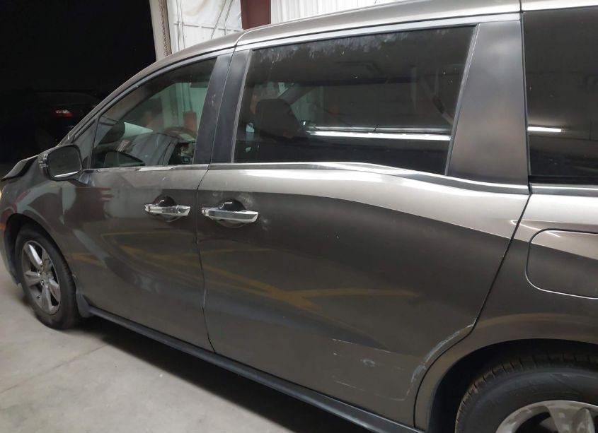 Photo 14 of 2018 Honda Odyssey EX (VIN 5FNRL6H53JB077773)