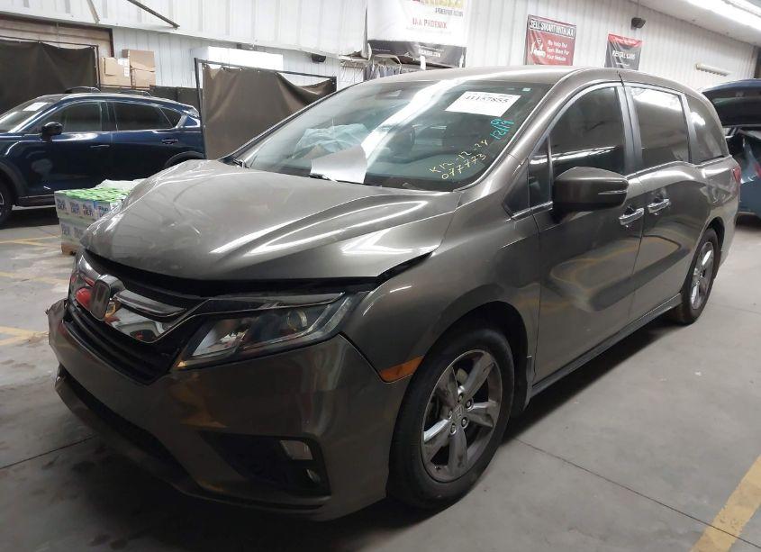 Photo 2 of 2018 Honda Odyssey EX (VIN 5FNRL6H53JB077773)