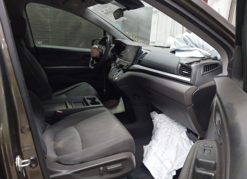 Photo 5 of 2018 Honda Odyssey EX (VIN 5FNRL6H53JB077773)