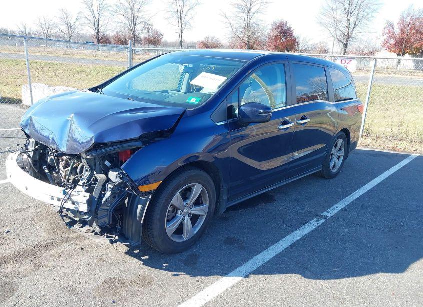 Photo 2 of 2018 Honda Odyssey EX (VIN 5FNRL6H53JB095898)