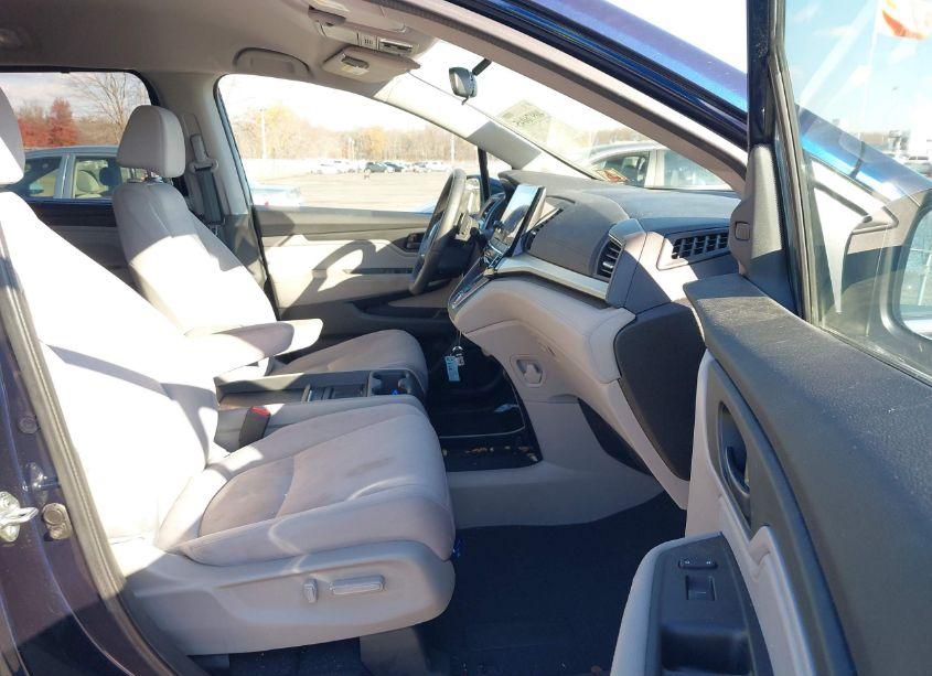 Photo 5 of 2018 Honda Odyssey EX (VIN 5FNRL6H53JB095898)