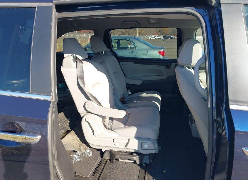 Photo 8 of 2018 Honda Odyssey EX (VIN 5FNRL6H53JB095898)