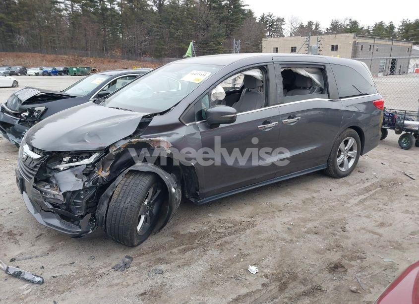 Photo 2 of 2018 Honda Odyssey EX (VIN 5FNRL6H53JB110674)