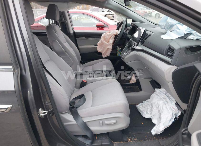 Photo 5 of 2018 Honda Odyssey EX (VIN 5FNRL6H53JB110674)