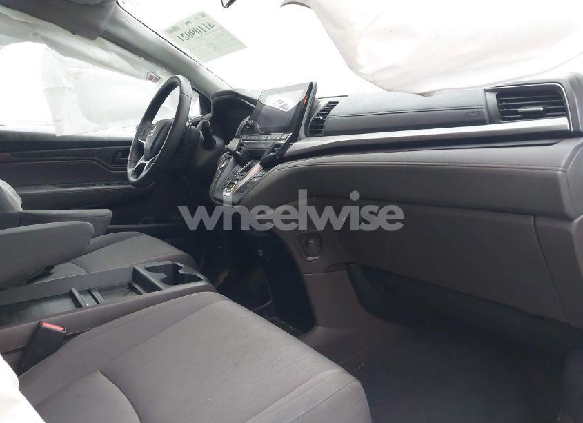 Photo 5 of 2019 Honda Odyssey EX (VIN 5FNRL6H53KB131882)