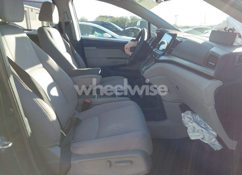 Photo 5 of 2021 Honda Odyssey EX (VIN 5FNRL6H53MB015584)