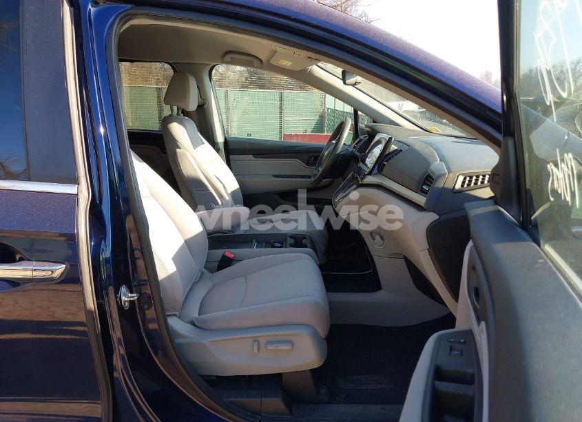 Photo 5 of 2018 Honda Odyssey EX (VIN 5FNRL6H54JB046225)