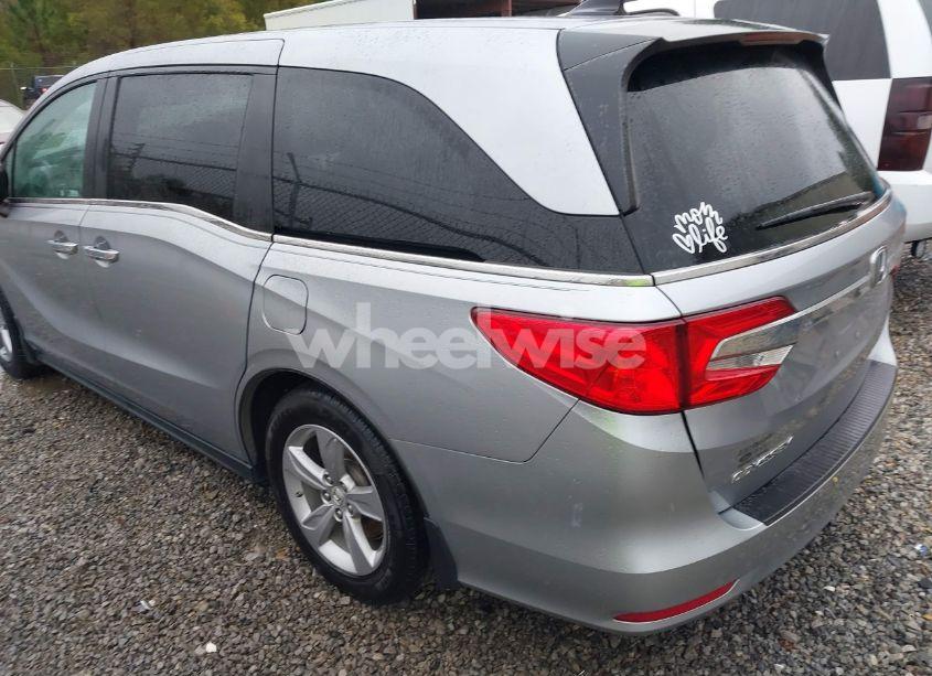 Photo 3 of 2018 Honda Odyssey EX (VIN 5FNRL6H54JB079984)