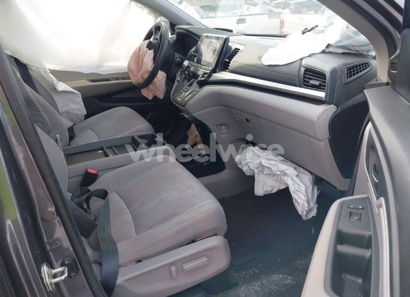 Photo 5 of 2019 Honda Odyssey EX (VIN 5FNRL6H54KB122804)