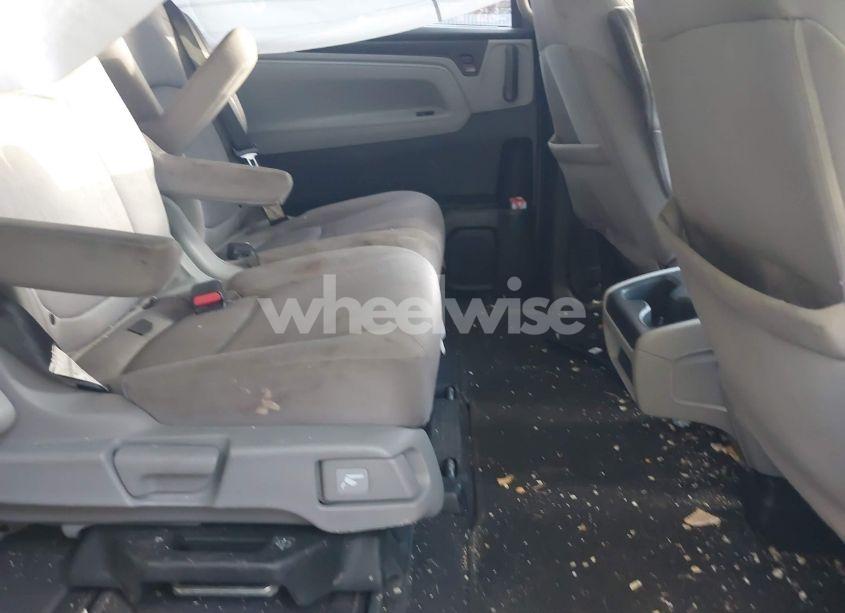 Photo 8 of 2019 Honda Odyssey EX (VIN 5FNRL6H55KB013560)