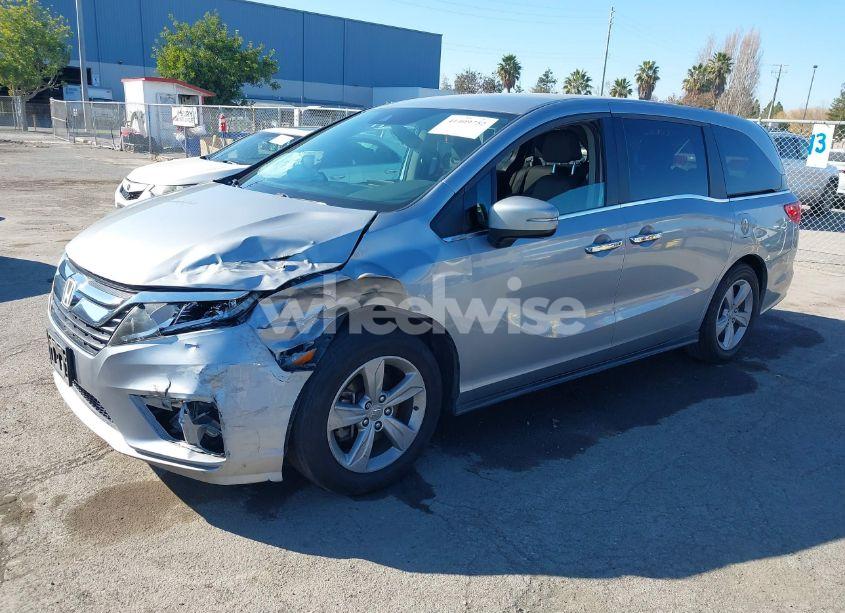 Photo 2 of 2019 Honda Odyssey EX (VIN 5FNRL6H55KB085472)