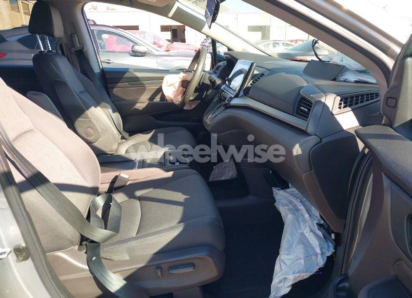 Photo 5 of 2019 Honda Odyssey EX (VIN 5FNRL6H55KB085472)