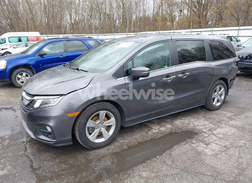 Photo 2 of 2020 Honda Odyssey EX (VIN 5FNRL6H55LB042896)