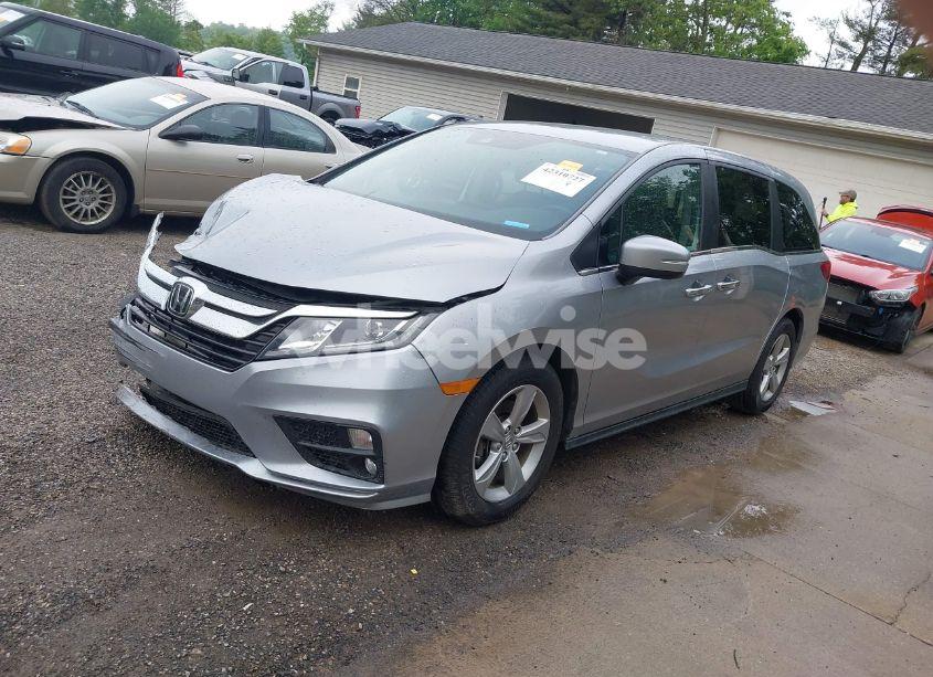 Photo 2 of 2020 Honda Odyssey EX (VIN 5FNRL6H55LB056006)