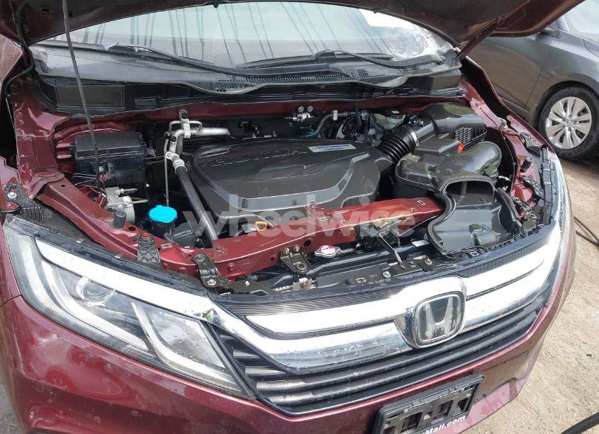 Photo 6 of 2018 Honda Odyssey EX (VIN 5FNRL6H56JB015557)