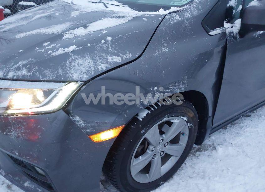 Photo 6 of 2018 Honda Odyssey EX (VIN 5FNRL6H56JB030169)