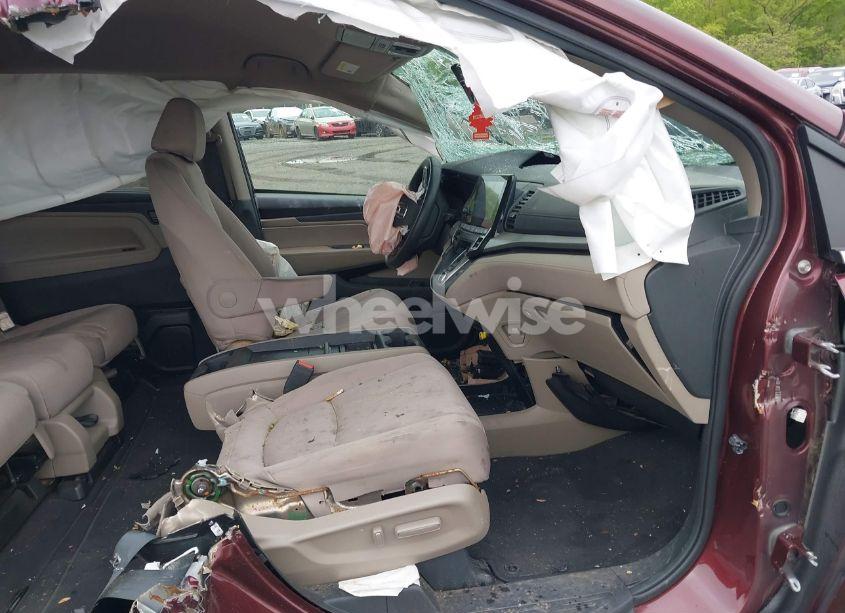 Photo 5 of 2018 Honda Odyssey EX (VIN 5FNRL6H56JB084863)