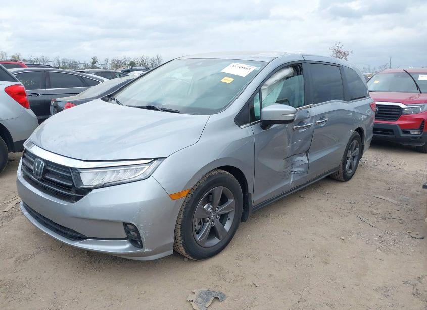 Photo 2 of 2021 Honda Odyssey EX (VIN 5FNRL6H57MB012820)