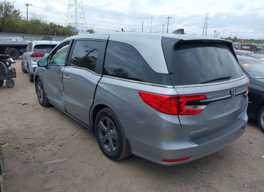 Photo 3 of 2021 Honda Odyssey EX (VIN 5FNRL6H57MB012820)