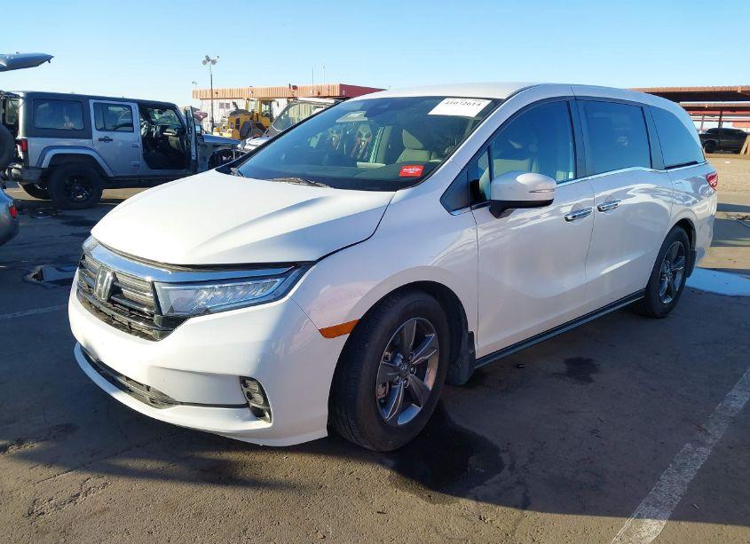 Photo 2 of 2021 Honda Odyssey EX (VIN 5FNRL6H57MB024109)