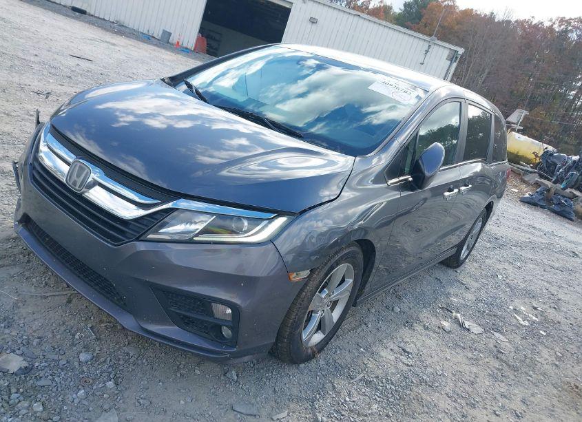 Photo 2 of 2018 Honda Odyssey EX (VIN 5FNRL6H58JB007640)
