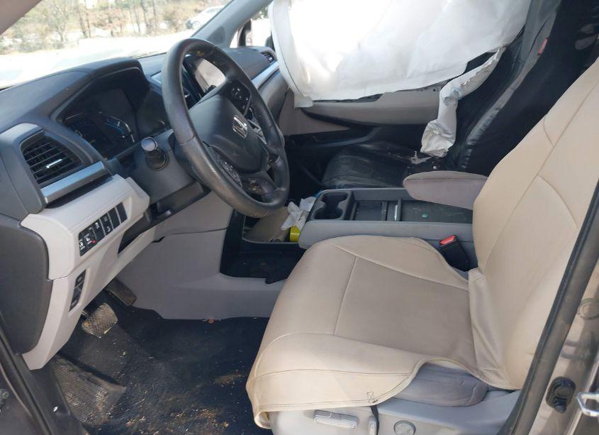 Photo 5 of 2018 Honda Odyssey EX (VIN 5FNRL6H58JB007640)