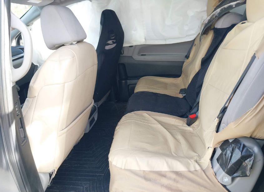 Photo 8 of 2018 Honda Odyssey EX (VIN 5FNRL6H58JB007640)