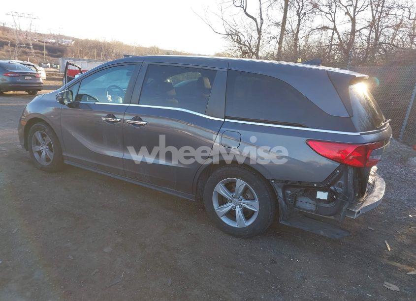Photo 3 of 2018 Honda Odyssey EX (VIN 5FNRL6H58JB098439)