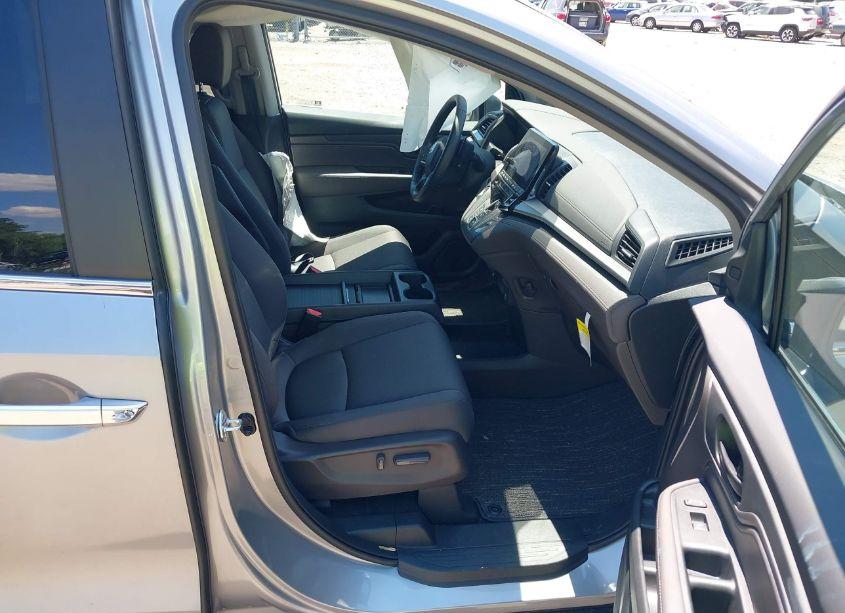 Photo 5 of 2024 Honda Odyssey EX (VIN 5FNRL6H58RB011991)