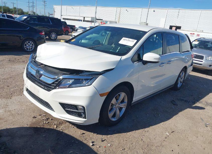 Photo 2 of 2018 Honda Odyssey EX (VIN 5FNRL6H59JB045233)