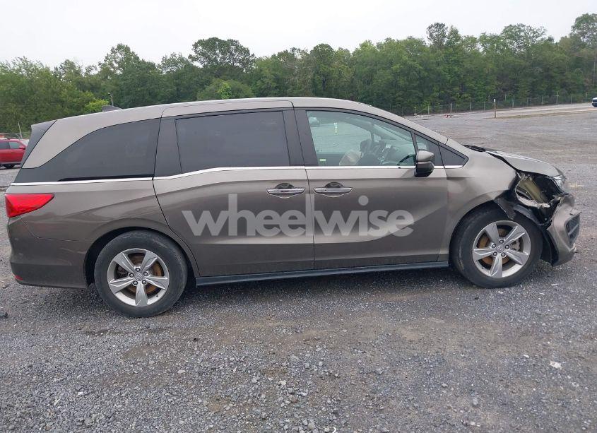 Photo 13 of 2018 Honda Odyssey EX (VIN 5FNRL6H59JB049346)