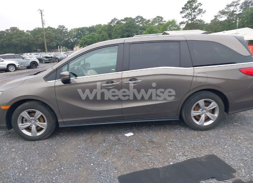 Photo 14 of 2018 Honda Odyssey EX (VIN 5FNRL6H59JB049346)