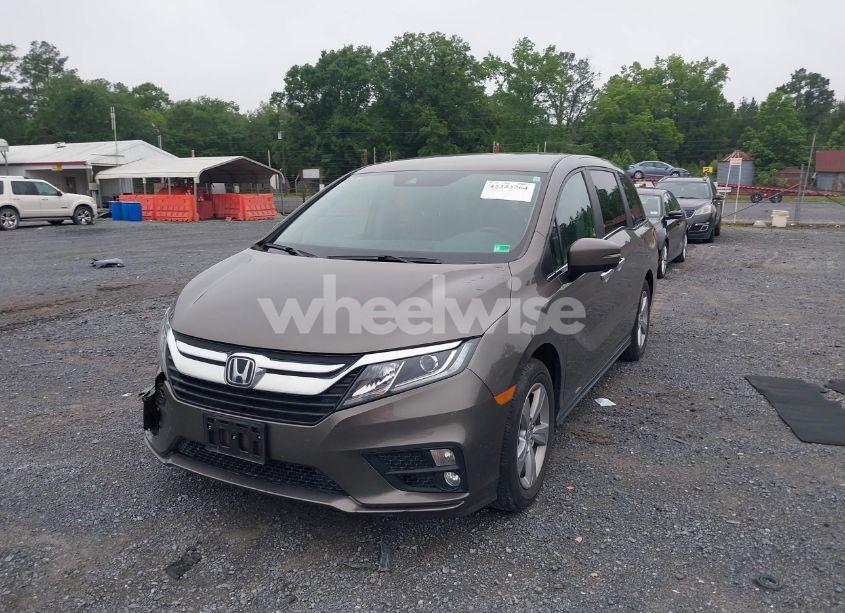 Photo 2 of 2018 Honda Odyssey EX (VIN 5FNRL6H59JB049346)