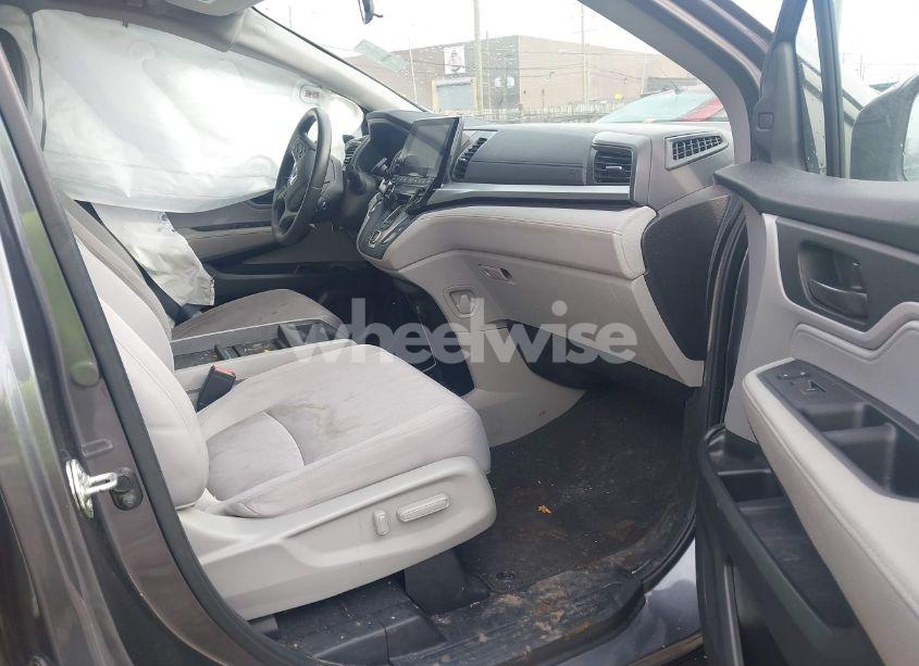 Photo 5 of 2018 Honda Odyssey EX (VIN 5FNRL6H59JB059231)