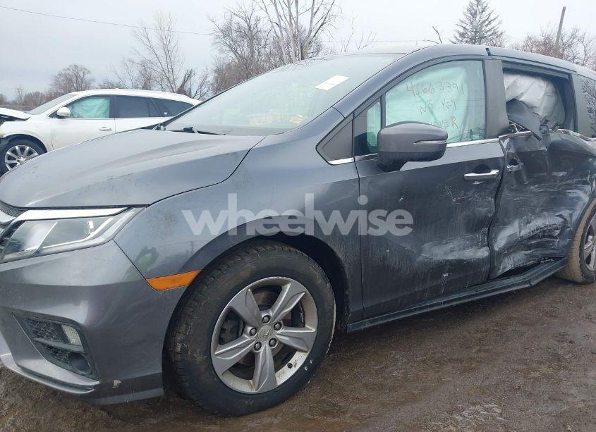 Photo 6 of 2018 Honda Odyssey EX (VIN 5FNRL6H59JB059231)