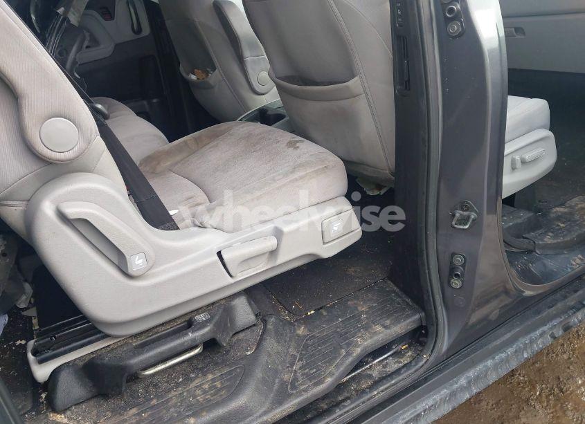 Photo 8 of 2018 Honda Odyssey EX (VIN 5FNRL6H59JB059231)